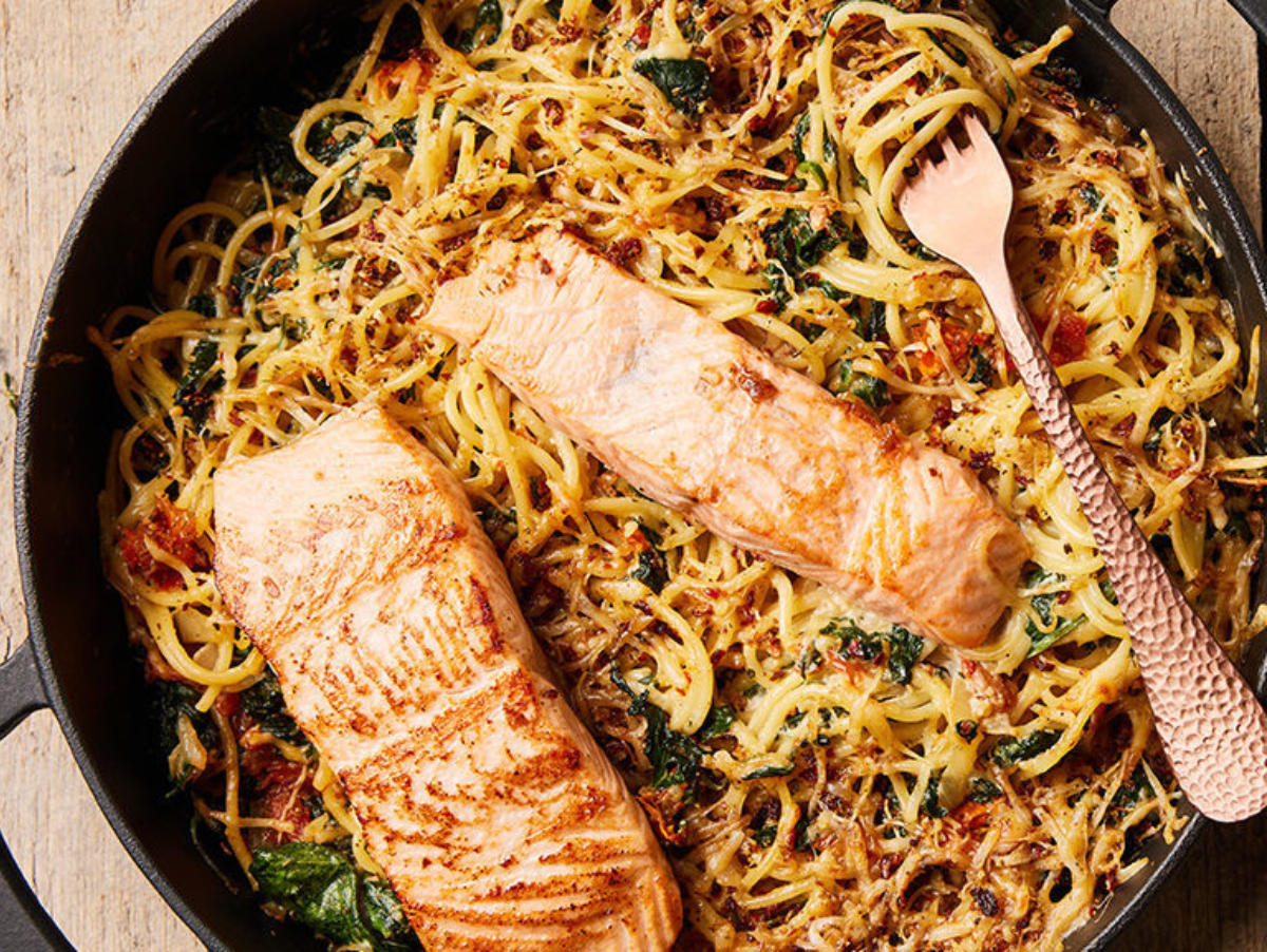 Uniekaas traybake romige toscaanse pasta met zalm